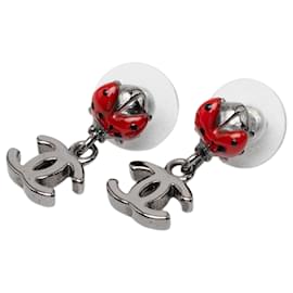 Orecchini a lobo Chanel Lady Bug CC in ottone ed smalto rosso