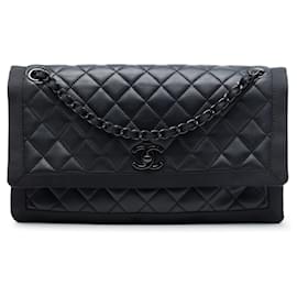 Borsa a tracolla Chanel CC So Black in agnello trapuntato e grosgrain nero