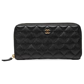Cartera larga con cremallera Chanel CC Quilted Caviar negra