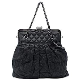 Borsa Chanel Chic Quilt Frame in pelle di vitello trapuntata iridescente nera