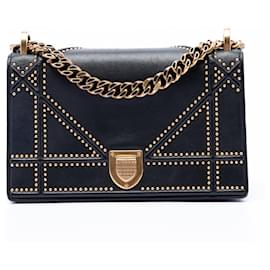 Diorama Crossbody-Tasche aus schwarzem gestepptem Lammleder mit Nieten Dior Medium