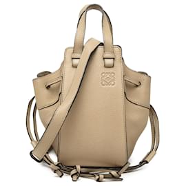 Borsa a coulaccio LOEWE Mini Grained Calfskin Hammock marrone