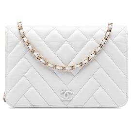 Bolsa transversal de corrente Chanel CC em couro de vitelo chevron crinkled branco