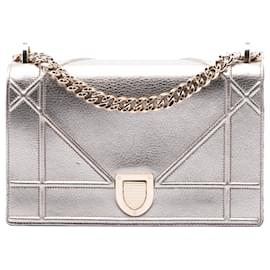 Borsa a tracolla Diorama in pelle di vitello metallizzata argento Dior Medium