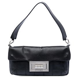 Borsa a tracolla Chanel Reissue 2.55 Flap in pelle di vitello Chocolate Bar nera