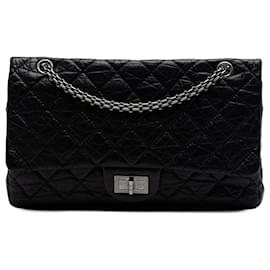 Borsa a tracolla Chanel Reissue 2.55 Double Flap 227 in pelle di vitello invecchiata trapuntata nera