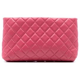 Clutch Kiss Lock in agnello trapuntato rosa Chanel