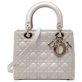 Borsa Lady Dior in vernice bianco, misura Medium, motivo Cannage