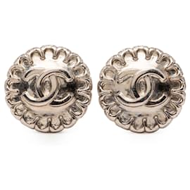 Pendientes de clip Chanel CC plateados con baño de plata