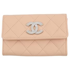 Tarjetero Chanel CC de Caviar acolchado beige