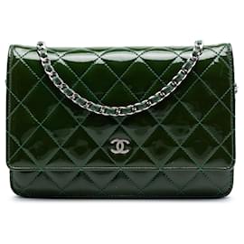 Chanel CC gesteppte Crossbody-Wallet-Tasche mit Kette aus grünem Lackleder