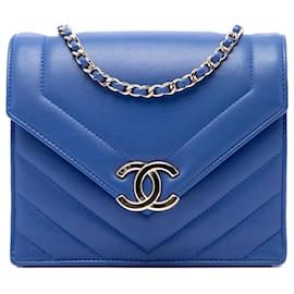 Chanel Small CC Chevron Umschlag-Crossbody-Tasche aus blauem Kalbsleder