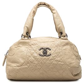 Borsa bowling Coco Rider in pelle di vitello invecchiata trapuntata CC Chanel beige