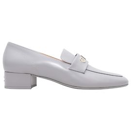 Mocassini con tacco in pelle Chanel grigia con scritta Taglia 42