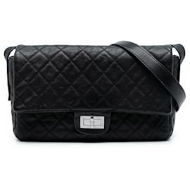 Borsa a tracolla Chanel Reissue 2.55 Easy Messenger in pelle di vitello trapuntata nera