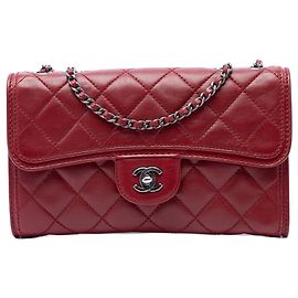 Chanel Citizen Zip Umhängetasche aus rotem gestepptem Lammleder, klein