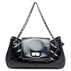 Borsa a tracolla Chanel Reissue 2.55 Accordion Flap in vernice trapuntata nera