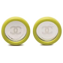 Orecchini a clip rotondi in resina Chanel CC verde