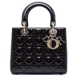 Borsa Lady Dior in vernice cannage viola, taglia Medium