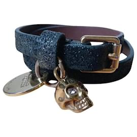Bracciale in pelle con charm Skull Alexander McQueen