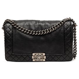 Borsa a tracolla Chanel Boy Reverso con patta in pelle di vitello nera Medium