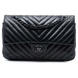 Borsa a tracolla Chanel Medium Classic Chevron Lambskin So Black Double Flap nera