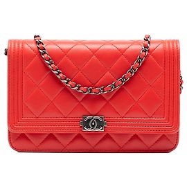 Chanel Boy Crossbody Bag aus rotem gestepptem Lammleder