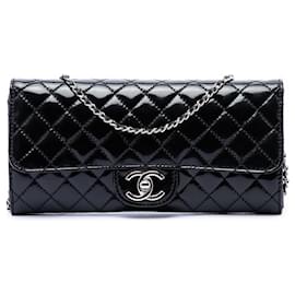 Borsa a tracolla Chanel CC Quilted Patent East West Wallet On Chain nera