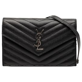 Borsa a tracolla portafoglio bustina con catena Cassandre in grain de poudre nero Saint Laurent