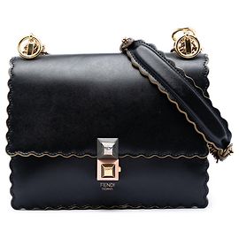 Bolso bandolera pequeño Kan I de cuero festoneado negro Fendi