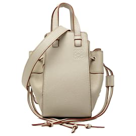 Borsa a tracolla LOEWE Mini Grained Calfskin Hammock bianca