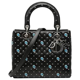 Borsa Lady Dior Medium in pelle di vitello nera con fiori ricamati