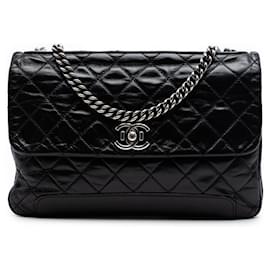 Borsa a tracolla Chanel CC in pelle di vitello laccata trapuntata nera