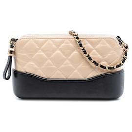Clutch Chanel Bicolor Beige in pelle di vitello invecchiata Gabrielle con doppia zip e borsa a tracolla con catena