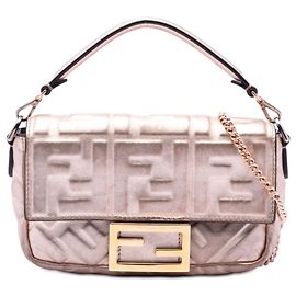 Borsa Baguette Fendi Mini Zucca in pelle metallizzata goffrata rosa