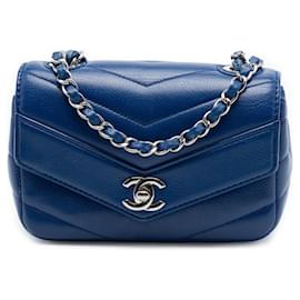 Borsa a tracolla a bustina Chanel Mini Caviar Chevron Data Center Envelope Flap blu