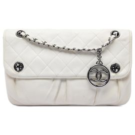 Chanel CC Schultertasche aus weißem gestepptem Lammleder mit Doppel-Drehverschluss