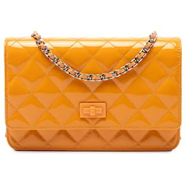Portafoglio con tracolla Chanel Reissue 2.55 trapuntato in vernice giallo
