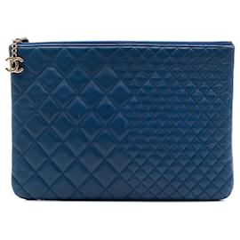 Clutch Chanel Medium Bi Quilted Lambskin O Case Blu