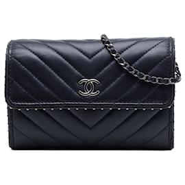 Borsa a tracolla Chanel CC Chevron in agnello borchiato blu