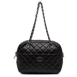 Bolso Camera Chanel CC de piel de cordero acolchado negro