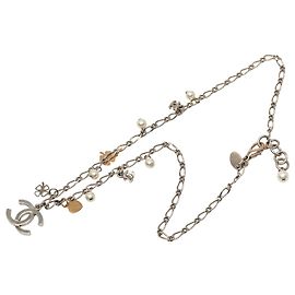 Collana Lucky Charm Chanel CC in ottone argentato e placcato oro con perle finte