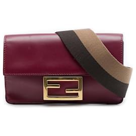Mini borsa baguette Fendi rossa in pelle a tracolla