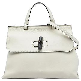 Borsa Gucci Medium Calfskin Bamboo Daily in pelle di vitello bianca