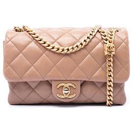 Borsa a tracolla Chanel Small Quilted Lambskin Pillow Crush Flap Tan