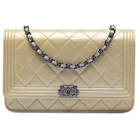 Borsa a tracolla Chanel Quilted Patent Boy Wallet on Chain beige