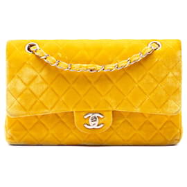 Borsa a tracolla Chanel Medium Classic Velvet Double Flap Gialla