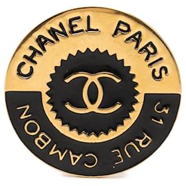 Broche 31 Rue Cambon en émail plaqué or avec CC Chanel noir
