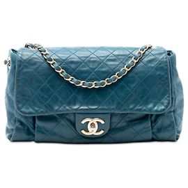 Borsa a tracolla Chanel Chic Quilt Flap in pelle di vitello trapuntata iridescente blu Large