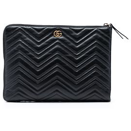 Clutch portafoglio in pelle matelassé Gucci GG Marmont nero